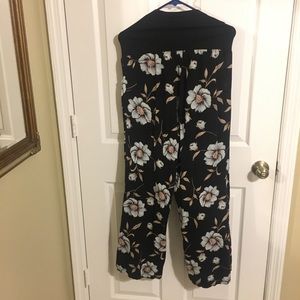 Maternity capris pants